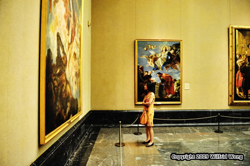 Cynthia inside the Prado Museum